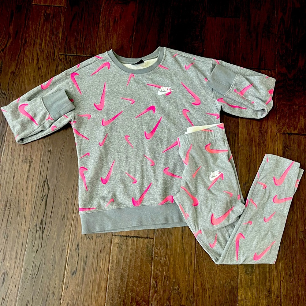 Girls Nike Gray and Pink sweat shirt and leggings